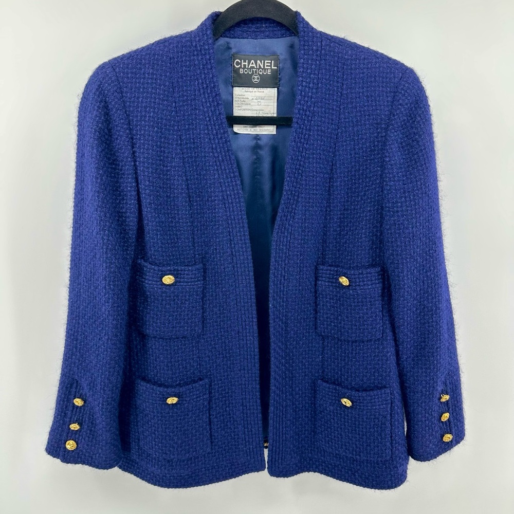 CHANEL Vintage Chanel Boutique Blue Bouclé Jacket Pocket Gold Clover Buttons